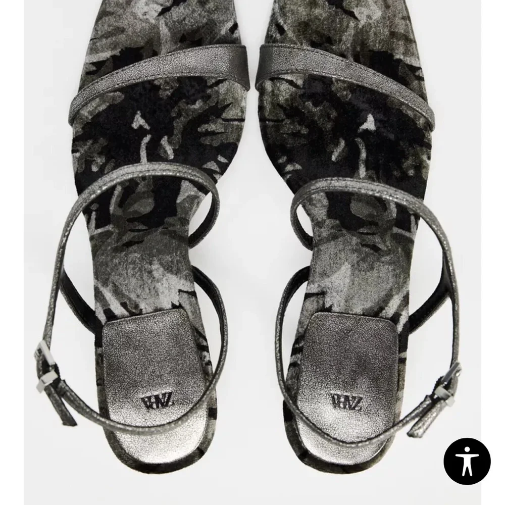 HIGH HEELED VELVET DRAWING SANDALS - Picture 5 of 8